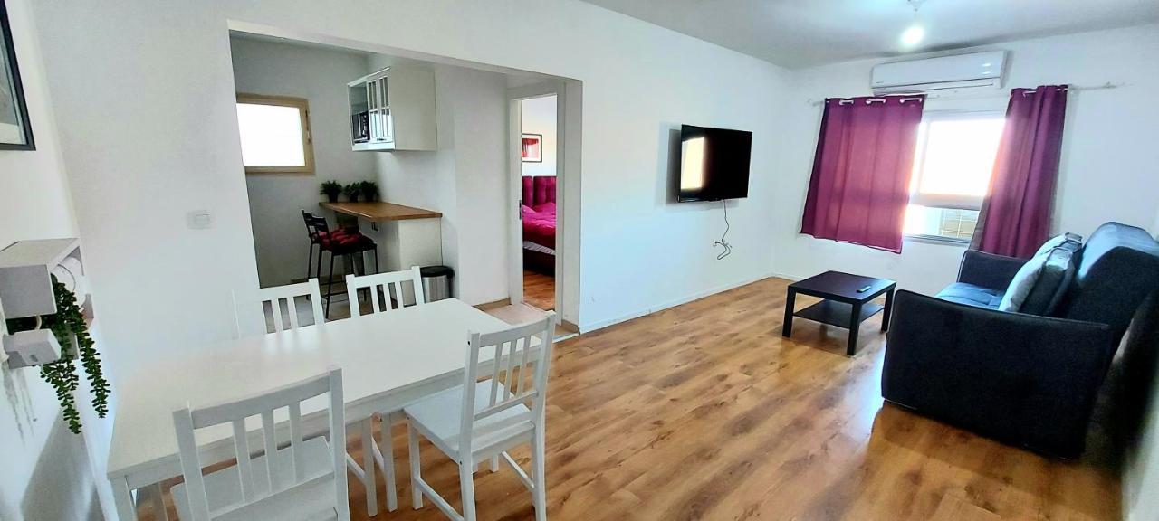 Eilat Octopus Apartment - אילת אוקטופוס -שני חדרים וסלון, בריכה בקיץ المظهر الخارجي الصورة